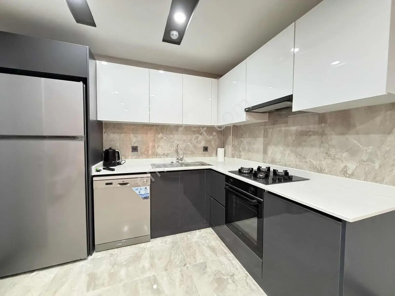 Altıntaş'ta Donanımlı Site İçinde 1+1 Eşyalı Kiralık Daire — görsel 21