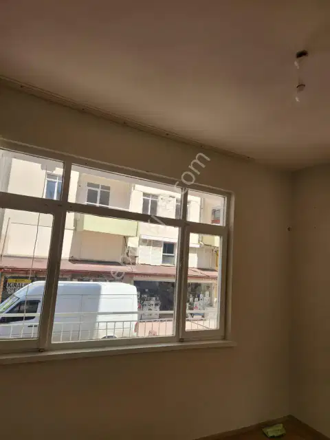 Merkez 'de Güllük Caddeye Yakın 90 M2 2+1 Daire — görsel 3