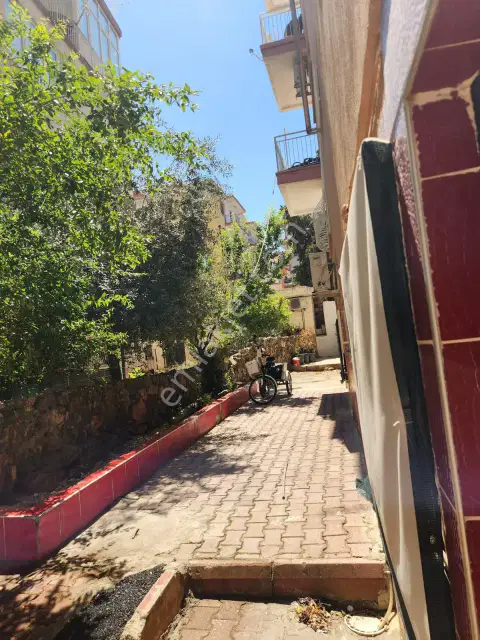 Merkez 'de Güllük Caddeye Yakın 90 M2 2+1 Daire — görsel 5
