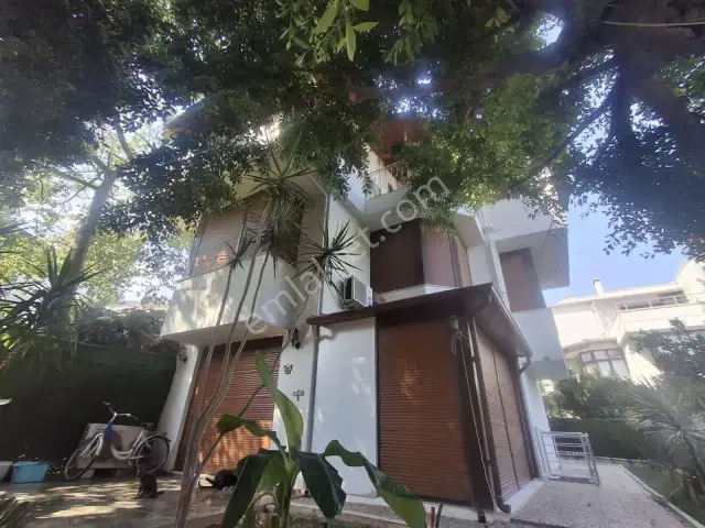Lara Kent Sitesi'nde Kiralık 6+1 Müstakil Villa / Zu Vermieten — görsel 5