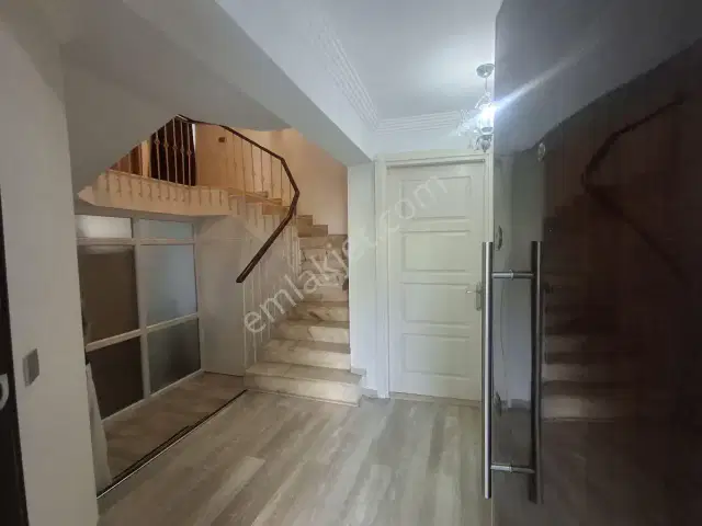 Lara Kent Sitesi'nde Kiralık 6+1 Müstakil Villa / Zu Vermieten — görsel 6