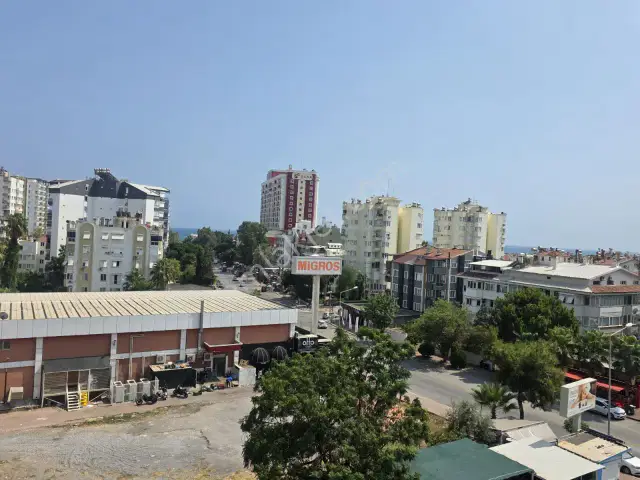 Örnekköy'de Kısmi Deniz Manzaralı Eşyalı Arakat 2+1 Daire — görsel 5