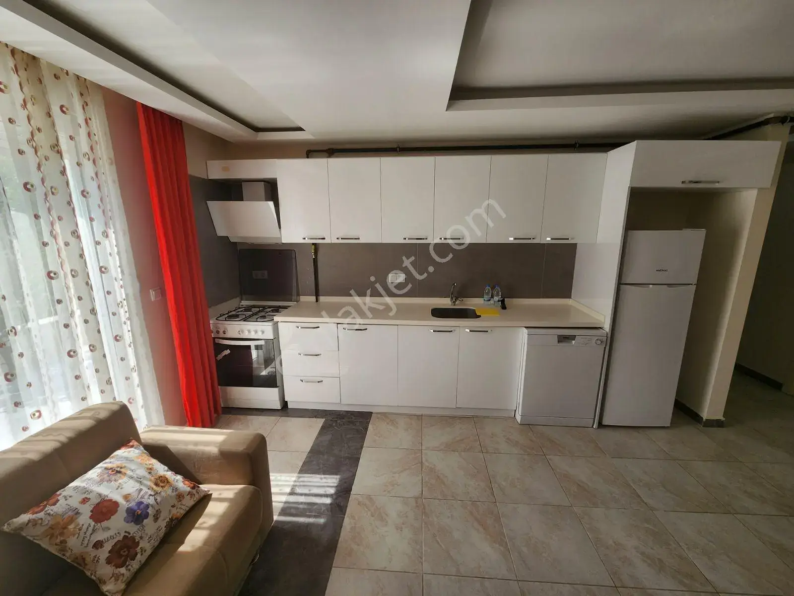 Güzeloba Turizm Yolunda Yüksek Giriş Eşyalı Satılık Geniş 2+1 — görsel 2