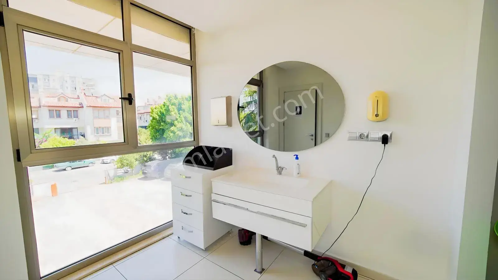 Güzeloba Rauf Denktaş Bulv. Caddeye Cephe 420 M2 Ticari Dükkan — görsel 3