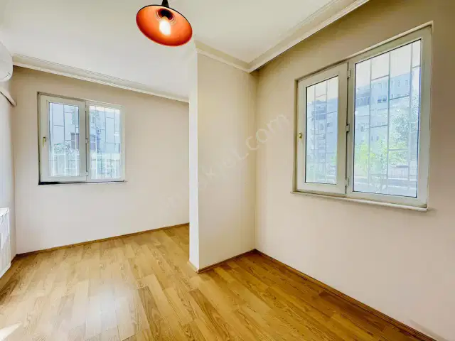 Çağlayan'da Denize 50 M İster Ofis , İster Mesken Olarak Kiralık — görsel 8