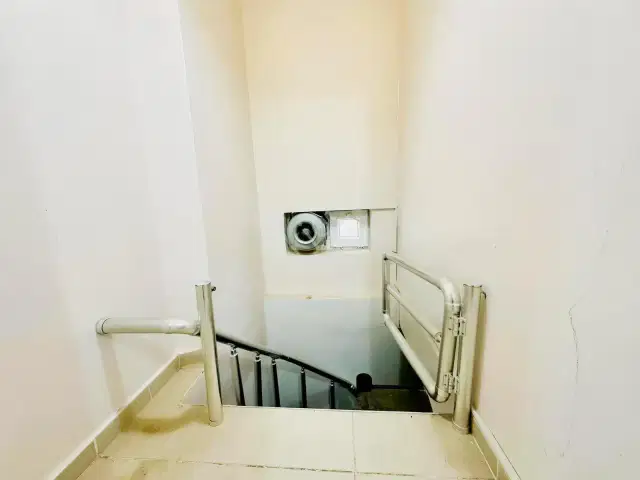 Çağlayan'da Denize 50 M İster Ofis , İster Mesken Olarak Kiralık — görsel 9