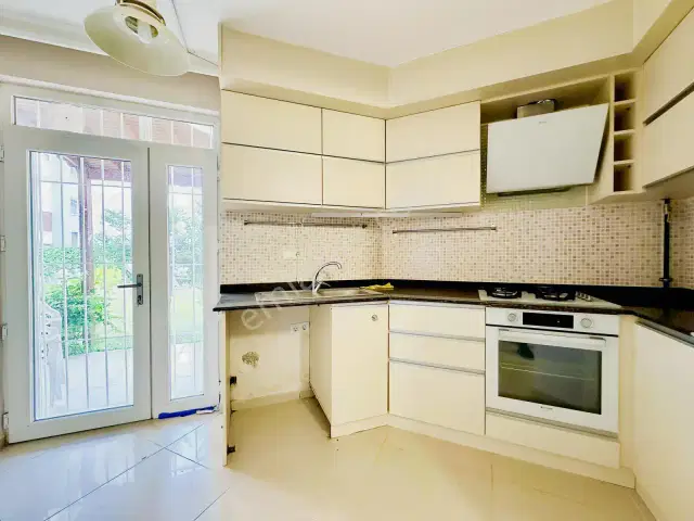 Çağlayan'da Denize 50 M İster Ofis , İster Mesken Olarak Kiralık — görsel 12