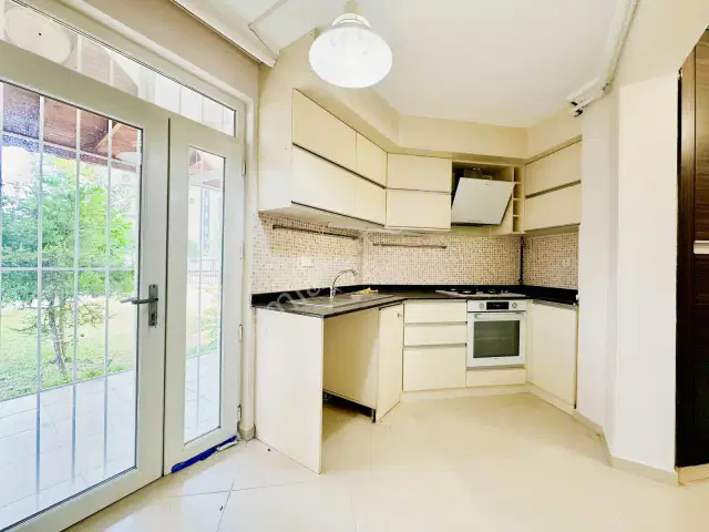 Çağlayan'da Denize 50 M İster Ofis , İster Mesken Olarak Kiralık — görsel 13