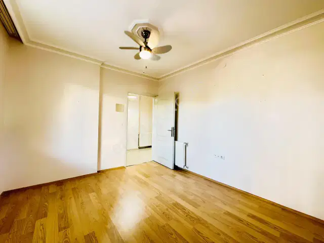 Çağlayan'da Denize 50 M İster Ofis , İster Mesken Olarak Kiralık — görsel 26