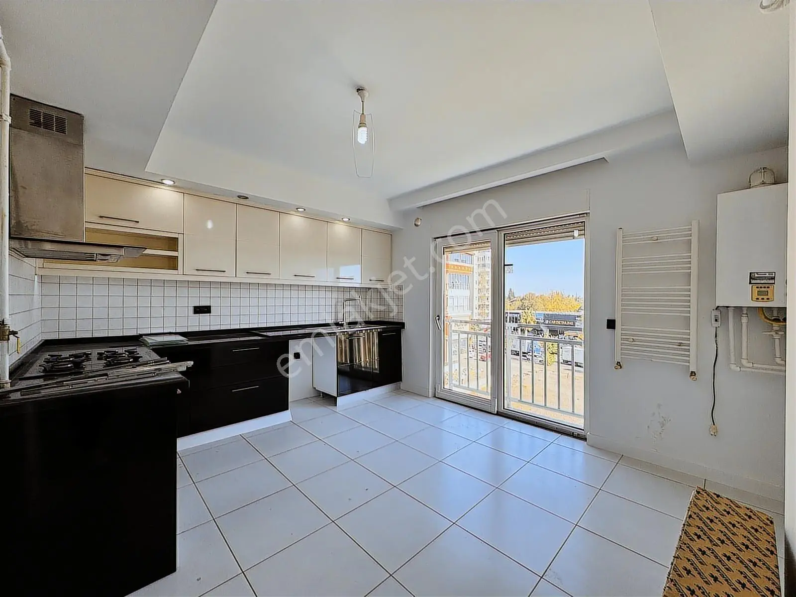 Meydankavağı'nda Sitede 3+1 Geniş Masrafsız Kiralık Boş Daire — görsel 2