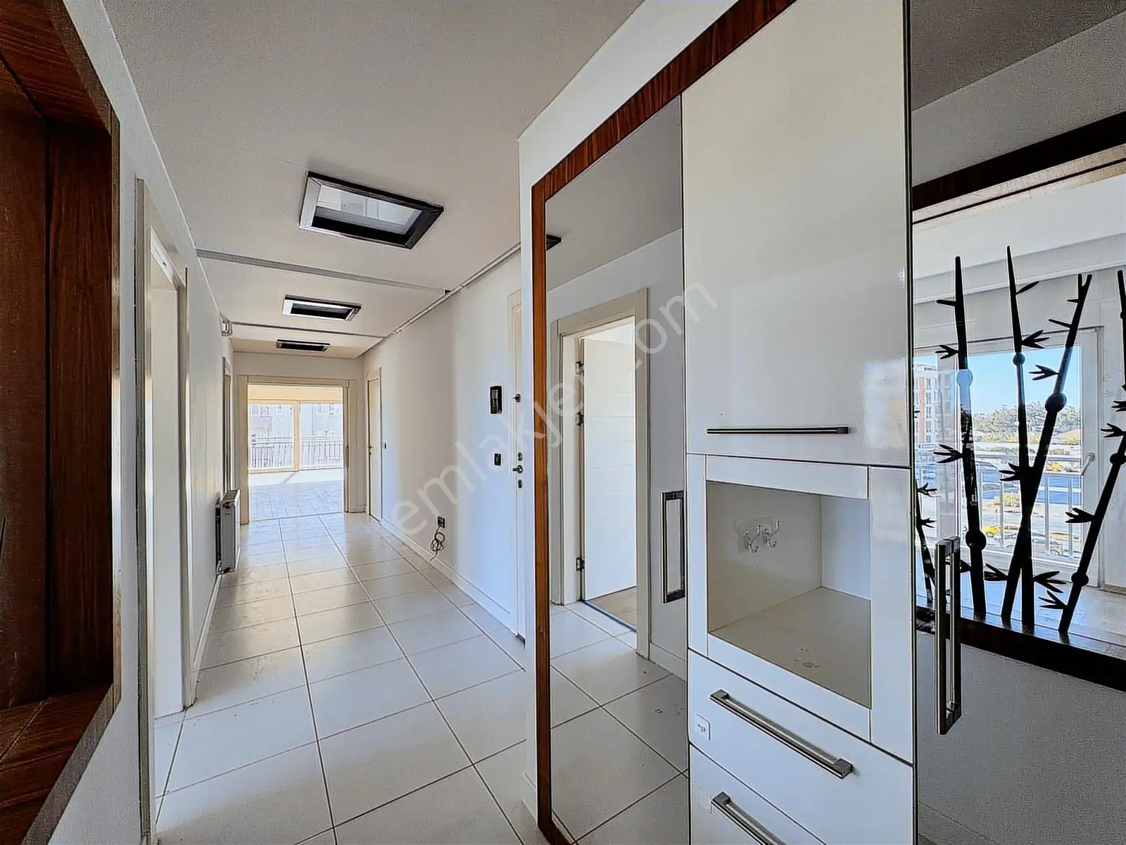 Meydankavağı'nda Sitede 3+1 Geniş Masrafsız Kiralık Boş Daire — görsel 3