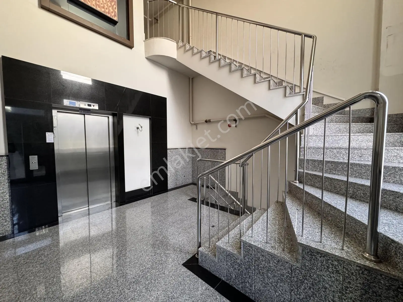 Meydankavağı'nda Sitede 3+1 Geniş Masrafsız Kiralık Boş Daire — görsel 4