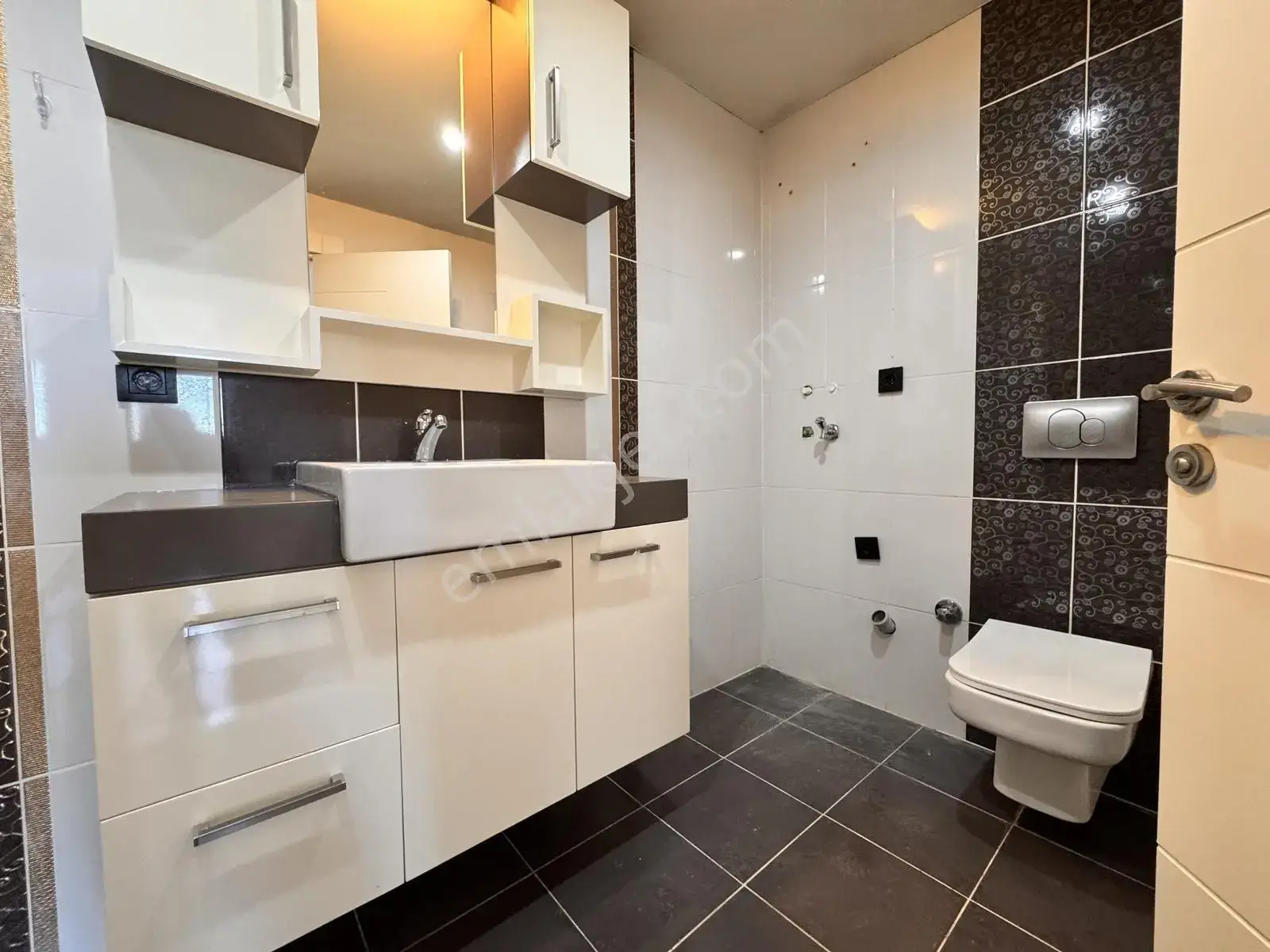Meydankavağı'nda Sitede 3+1 Geniş Masrafsız Kiralık Boş Daire — görsel 17