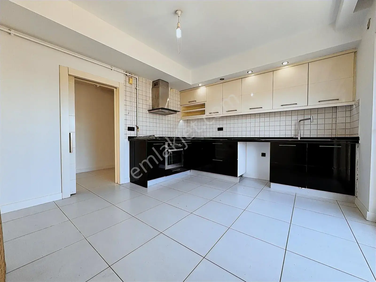 Meydankavağı'nda Sitede 3+1 Geniş Masrafsız Kiralık Boş Daire — görsel 23