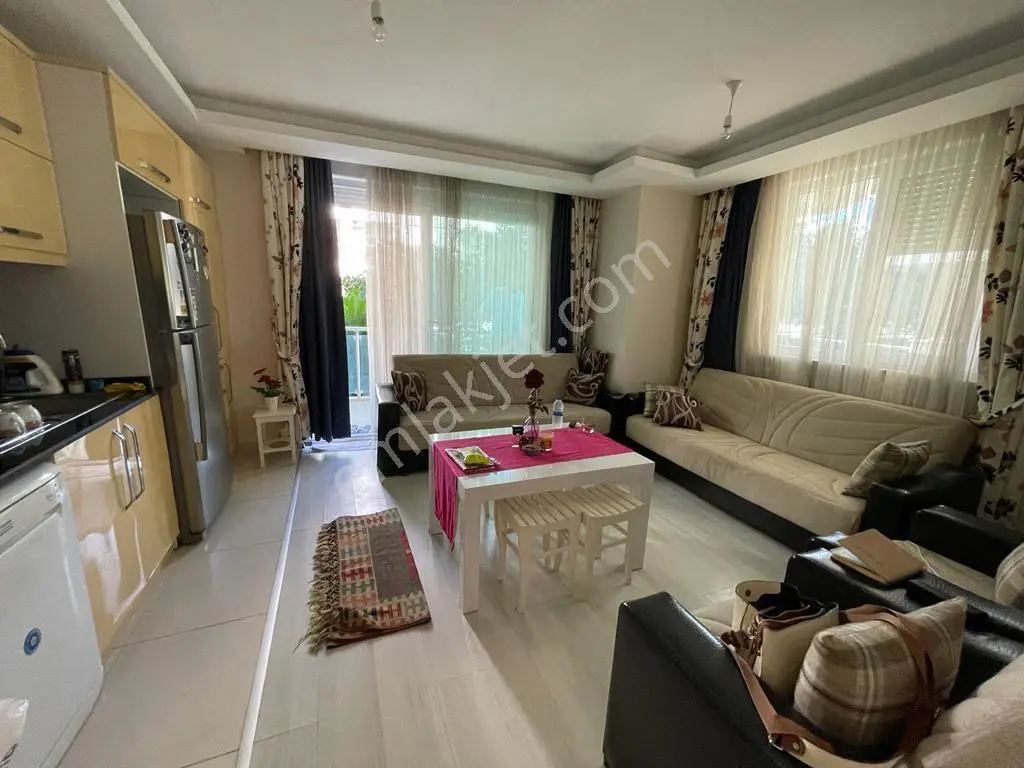 Güzeloba Lara Sahile Yürüyüş Mesafesinde Eşyalı Kiralık 2+1
