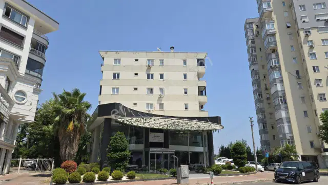Ana Caddede Teraslı Tam Donanımlı 300 M² 11 Odalı Ofis Katı