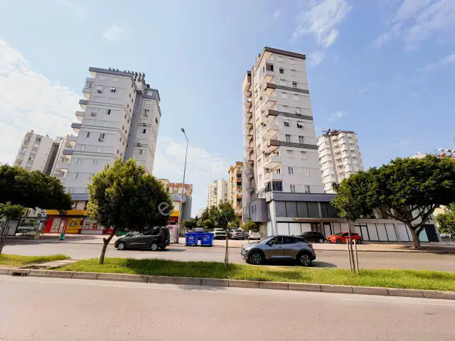 Fener'de Ebeveyn Banyolu Ve Otoparklı Satılık Daire