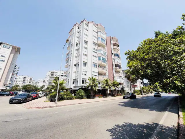 Fenerde Mimari Yapım Cadde Üsttü 4+1 Kiralık Ofis