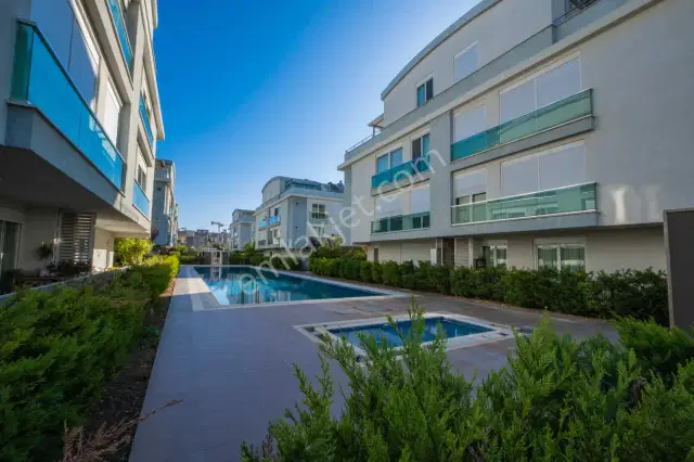Havalimanı Yakını Mahalle Sit. Bahçe Kullanımlı 2+1satılık Daire
