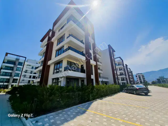 Ayşe Yenidoğan'dan Döşemealtı Rengiantalya Green Lıfe Sitesi 1+1