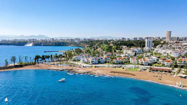 Ayşe Yenidoğan'dan Özel Plajlı Martılı Sitesinde Daire
