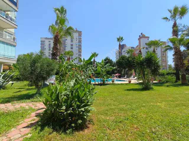 Lara Çağlayan'da Denize 250m Havuzlu Sitede 3+1 Kiralık Daire