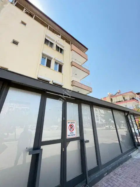 Kurumsal Kiracılı Cadde Üstü 2 Katlı Dükkan
