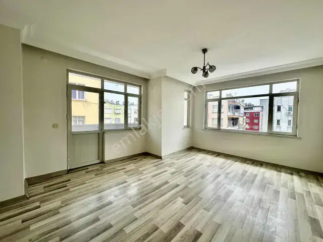 Şehir Merkezinde 2+1 Asansörlü Geniş Güney Cephe Ofis Kiralık