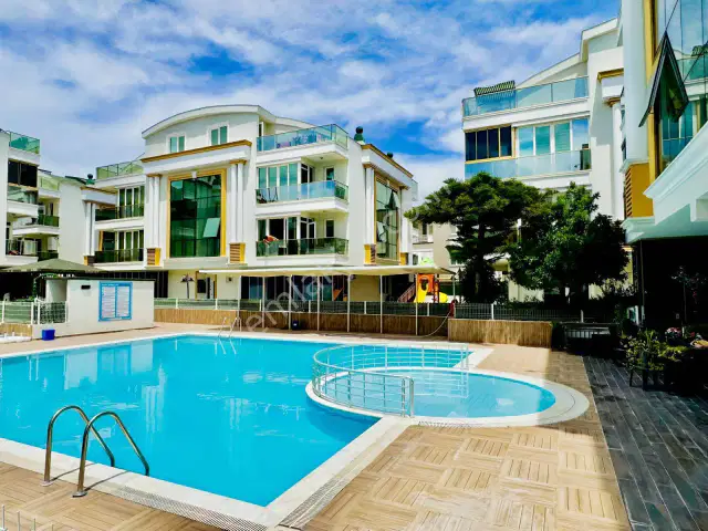 Güzelobada 3+1 Havuz Manzaralı Kapalıotoparklı Satılık