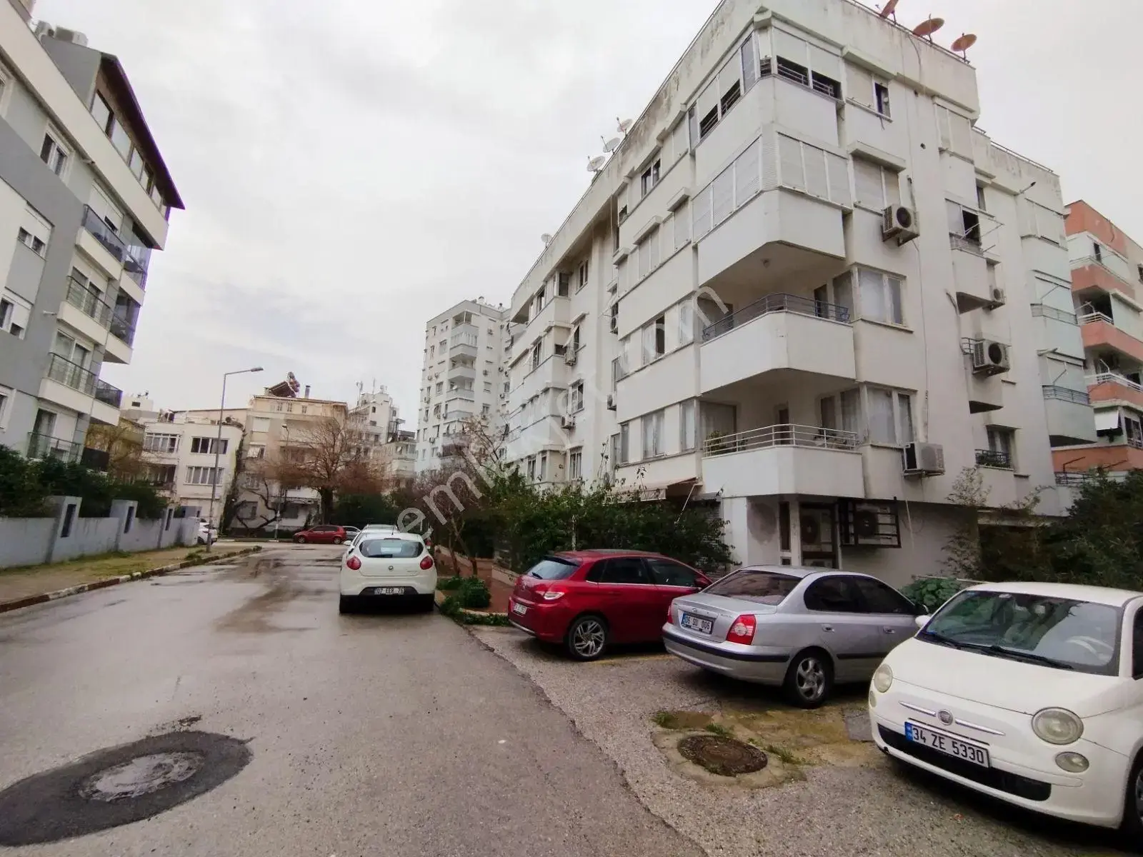 Antalya'nın Kalbinde Çok Geniş 3+1 Ayrı Mutfakli Katta Daire — görsel 18