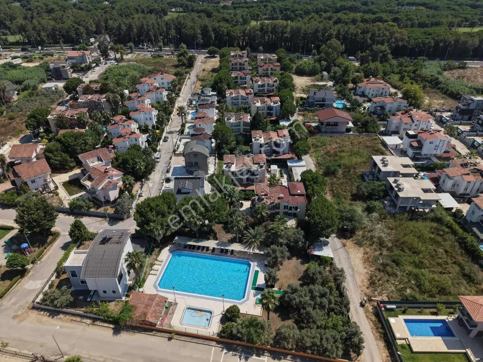 Belekte Havuzlu Sitede Modern Tadilatlı Lüks 4+1 Villa — görsel 2