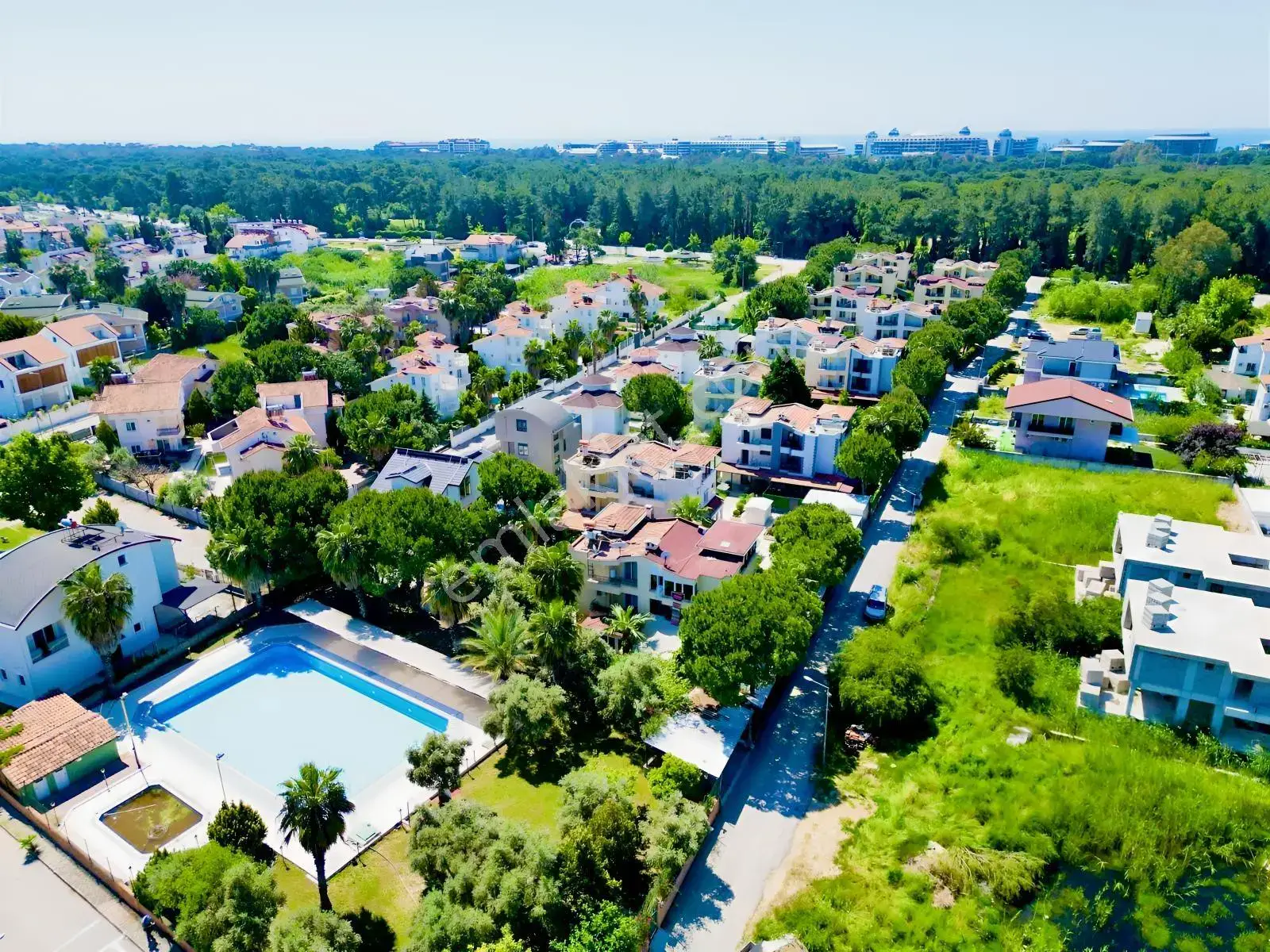 Belekte Havuzlu Sitede Modern Tadilatlı Lüks 4+1 Villa — görsel 6
