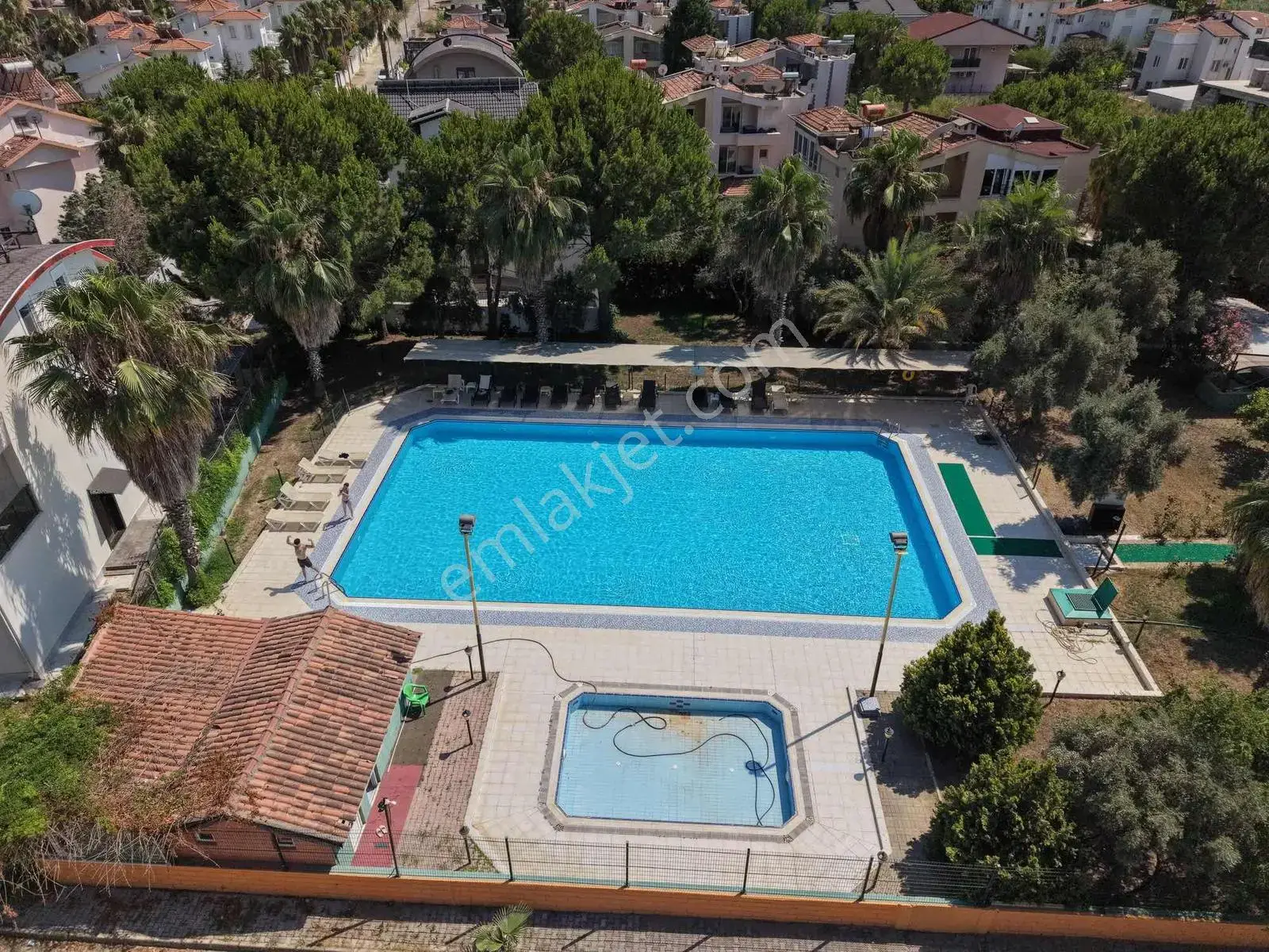 Belekte Havuzlu Sitede Modern Tadilatlı Lüks 4+1 Villa — görsel 7
