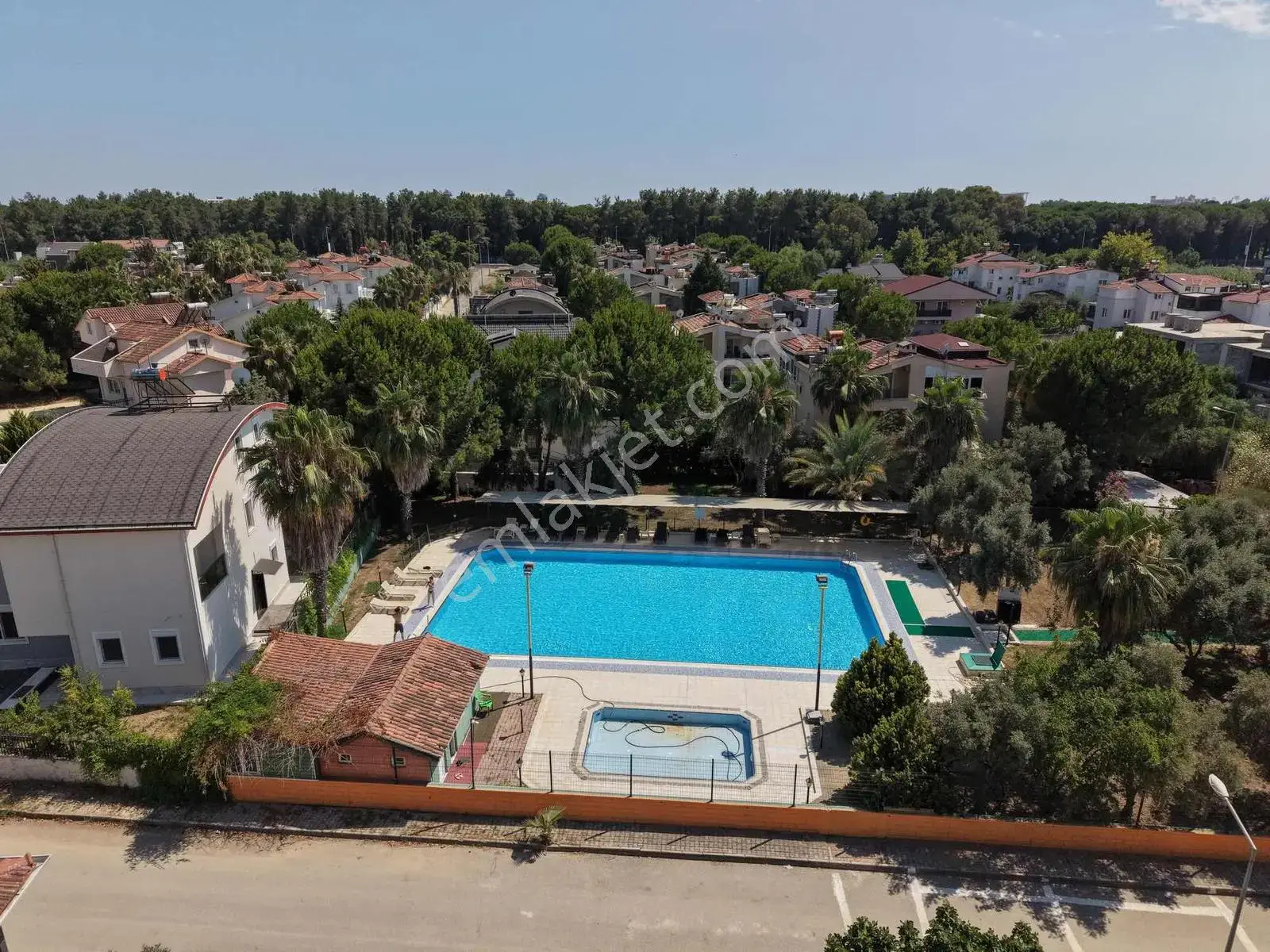 Belekte Havuzlu Sitede Modern Tadilatlı Lüks 4+1 Villa — görsel 11