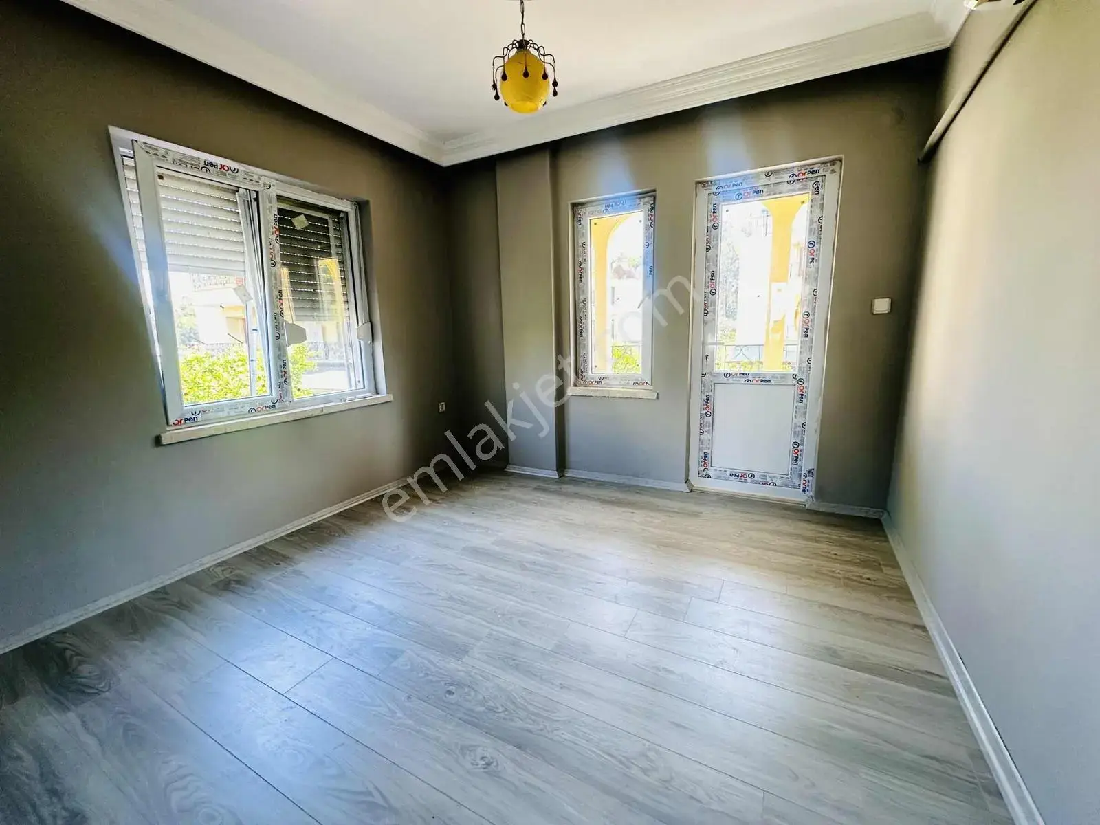 Belekte Havuzlu Sitede Modern Tadilatlı Lüks 4+1 Villa — görsel 25