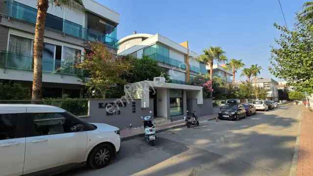 Güzeloba'da Site İçerisinde Eşyalı 1+1 Kiralık Daire