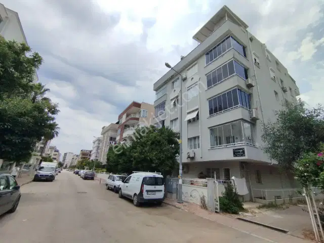 Larada Geniş Kullanışlı Bakımlı Asansölü 2+1 Dubleks Geniş Teras