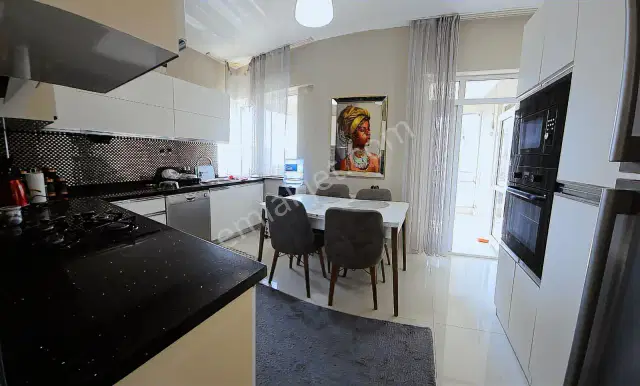 Merkezi Konumda Eşyalı Deniz Manzaralı Site İçinde 4+1 — görsel 8