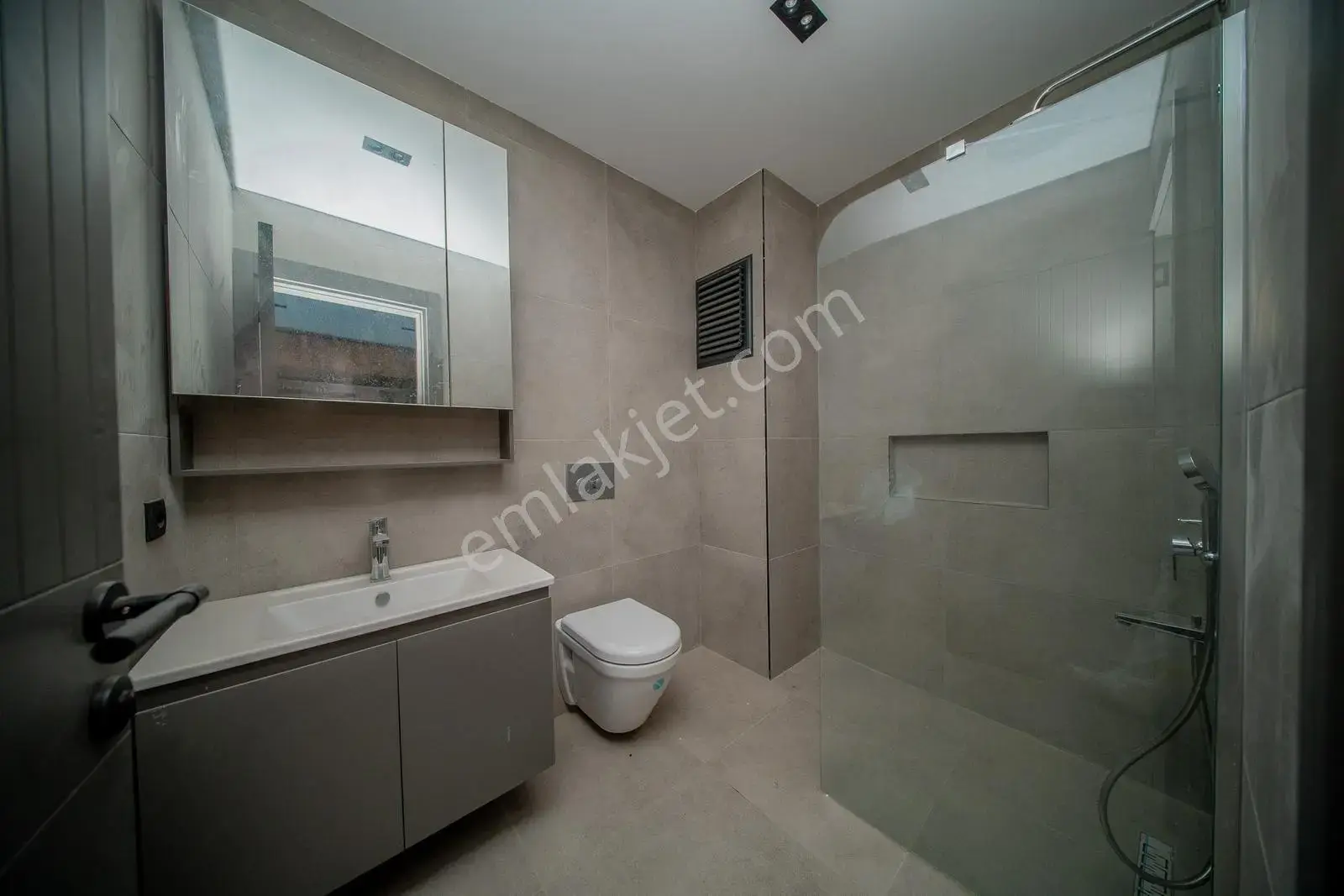 Altıntaş Beyond All'da 1+1 Ara Kat Havuz Cephe Kiralık Daire — görsel 3