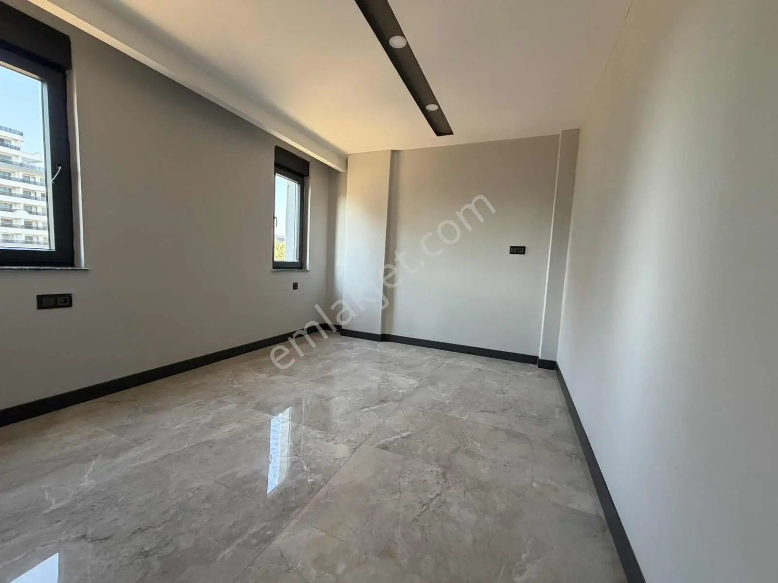 Altıntaşta Donanımlı Sitede, 3 Cepheli Ve Havuz Manzaralı 2+1 — görsel 2