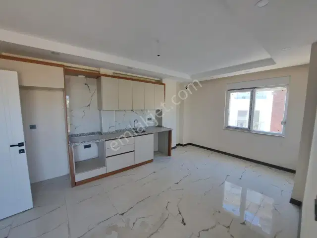 Tramvaya Yürüme Mesafesinde Sıfır 1+1 Kiralık Daire — görsel 1