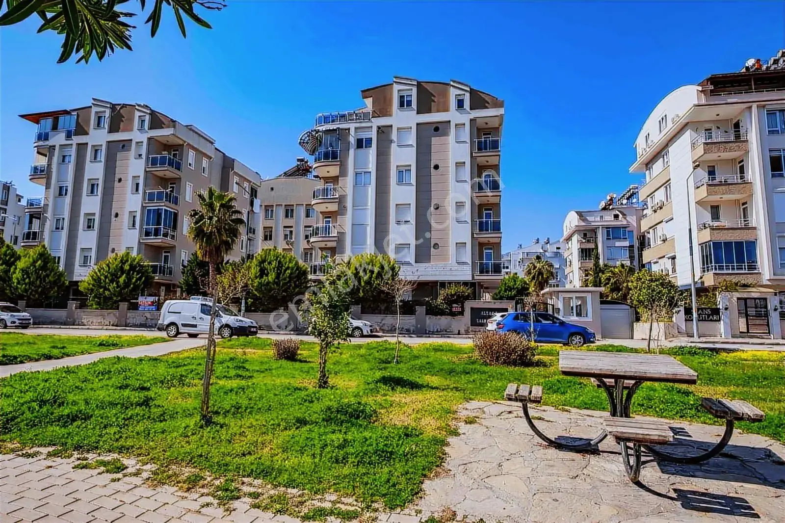Yalı Caddesinde Site İçi Kiralık 2+1 Daire — görsel 2