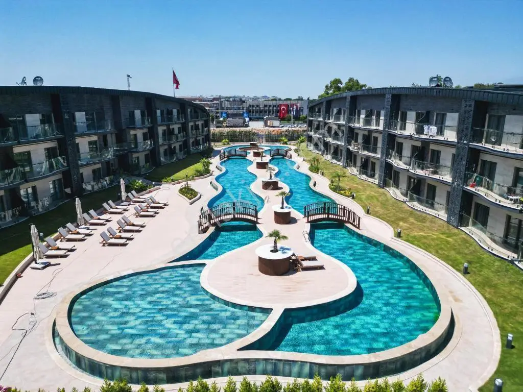 Güzeloba Kundu Kanyonda Havuz Manzaralı Full Eşyalı 1+1 — görsel 1