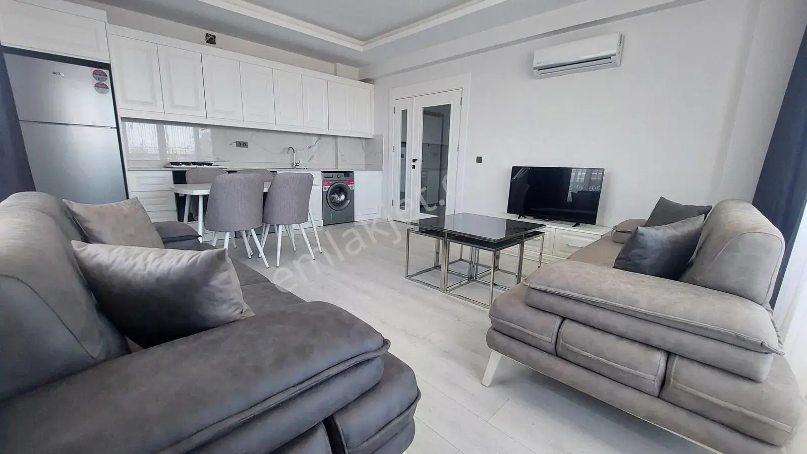 Ana Yola Ve Denize Yakın, Güvenlikli, Havuzlu Sitede Eşyalı 1+1 — görsel 2