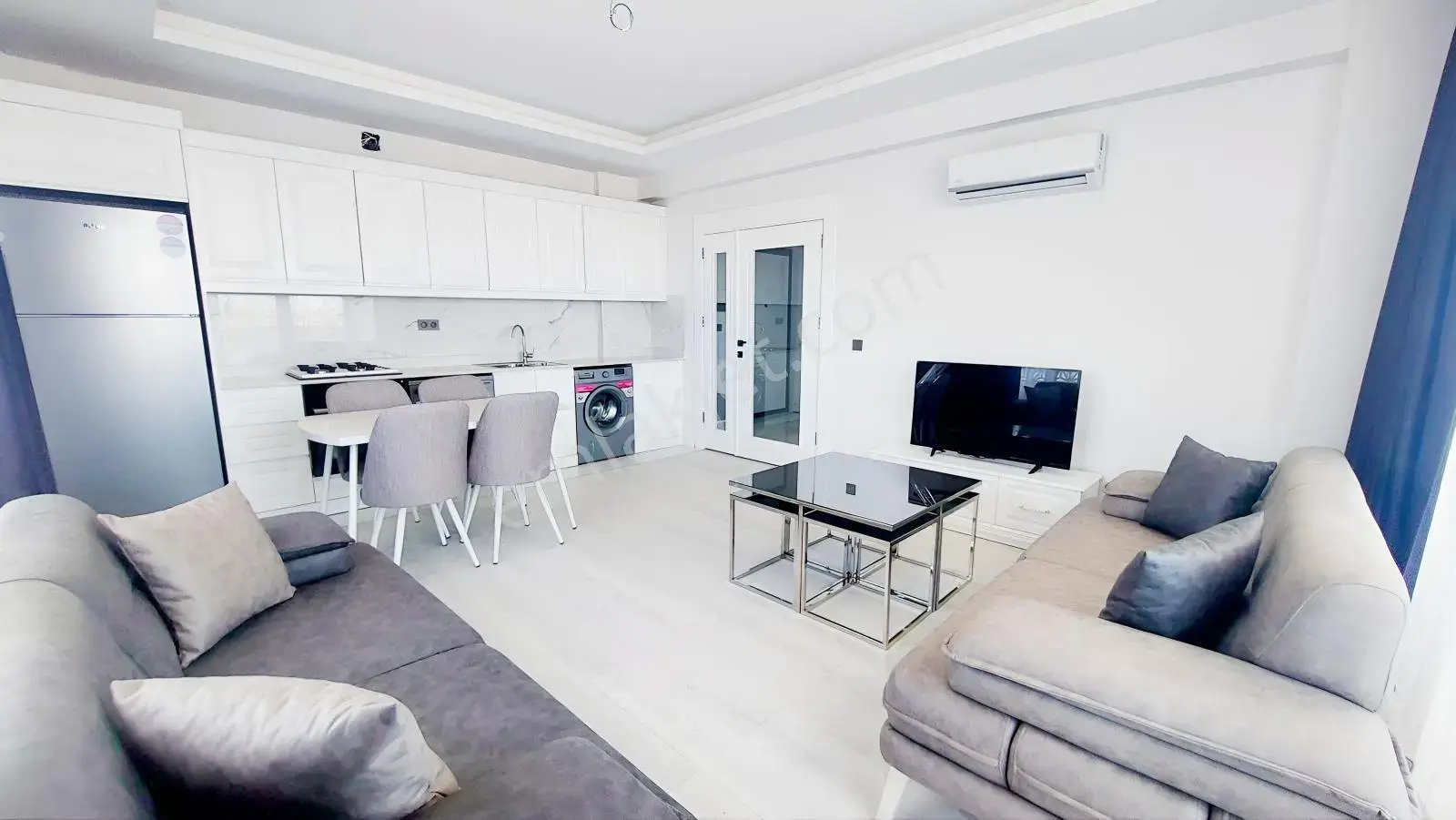 Ana Yola Ve Denize Yakın, Güvenlikli, Havuzlu Sitede Eşyalı 1+1 — görsel 4