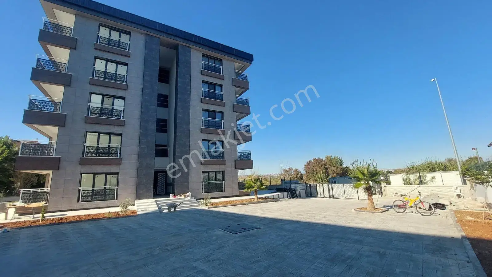 Ana Yola Ve Denize Yakın, Güvenlikli, Havuzlu Sitede Eşyalı 1+1 — görsel 6