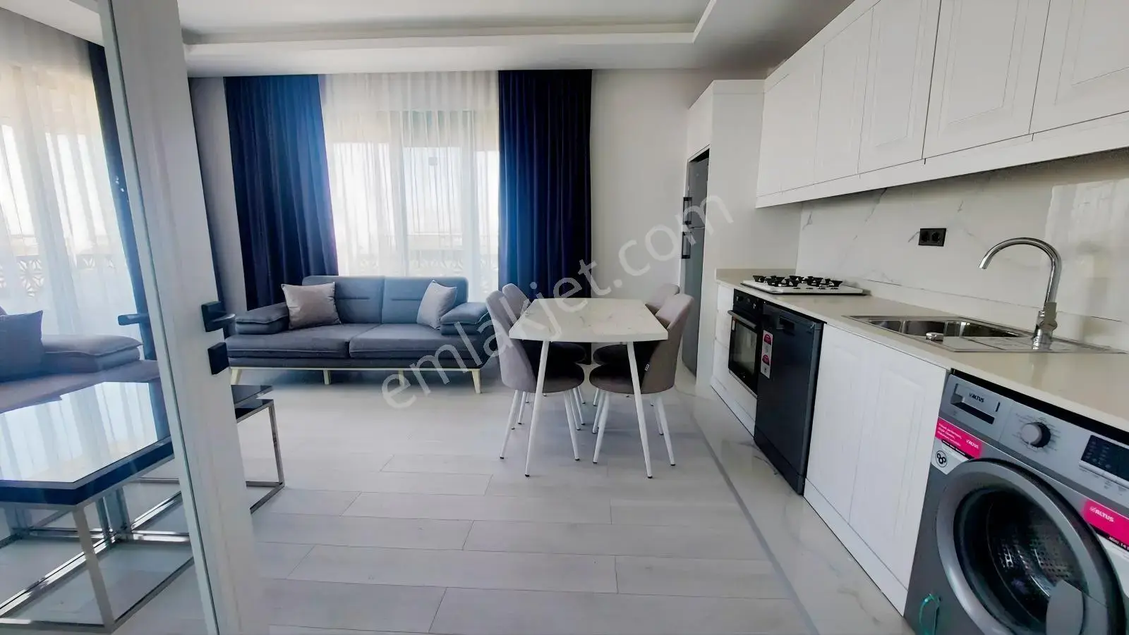 Ana Yola Ve Denize Yakın, Güvenlikli, Havuzlu Sitede Eşyalı 1+1 — görsel 8