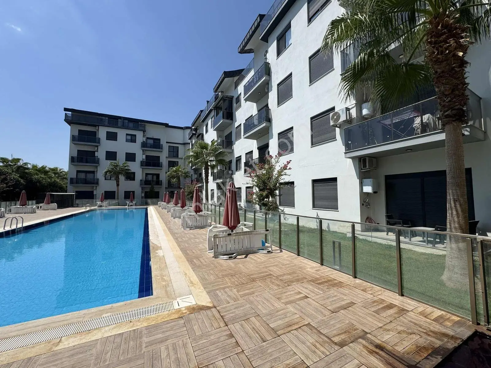 Altıntaşta Prestijli Sitede | Full Eşyalı | Geniş Kiralık Daire — görsel 1