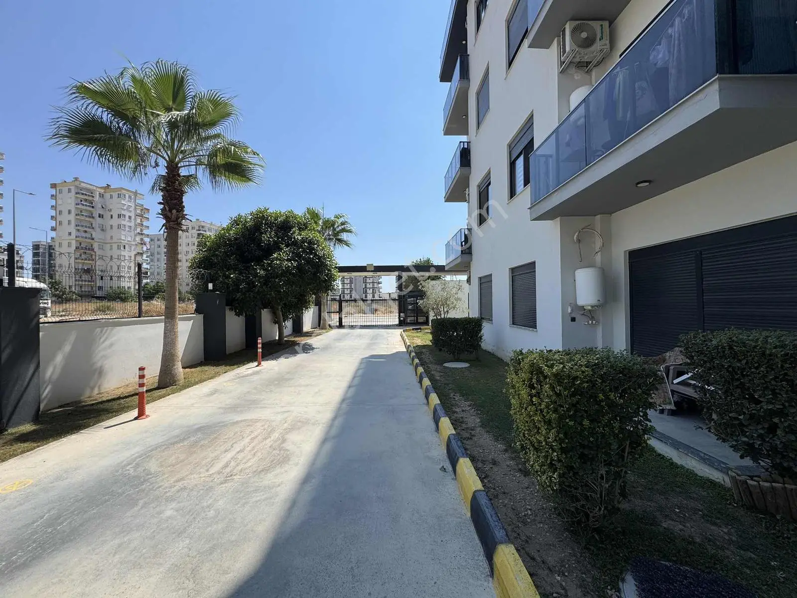 Altıntaşta Prestijli Sitede | Full Eşyalı | Geniş Kiralık Daire — görsel 2