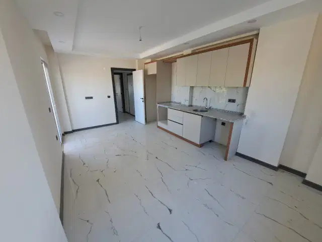 TRAMVAYA YÜRÜME MESAFESİNDE SIFIR 1+1 KİRALIK DAİRE — görsel 2
